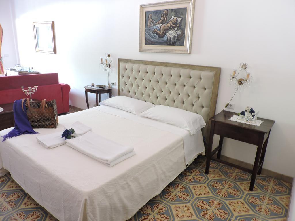 B&B Il Muro Vecchio จีอาร์ดีนี นักซอส ห้อง รูปภาพ