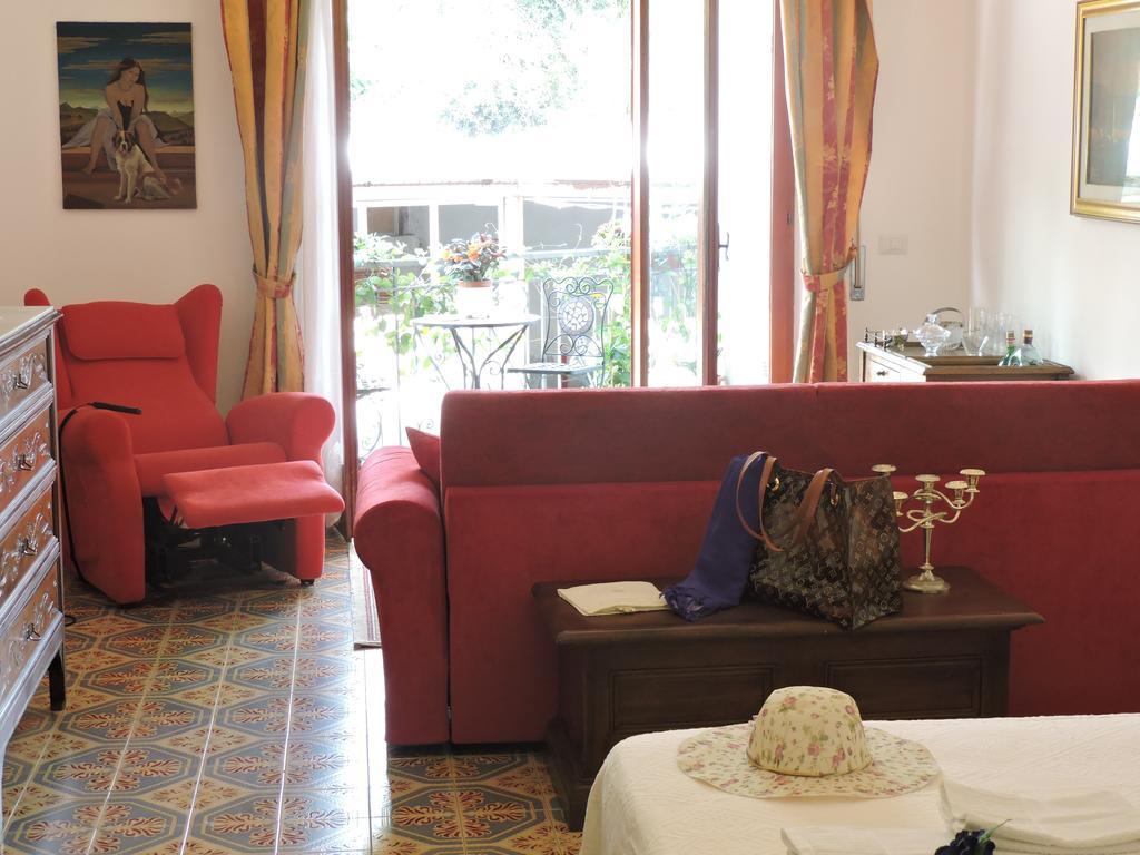 B&B Il Muro Vecchio จีอาร์ดีนี นักซอส ห้อง รูปภาพ