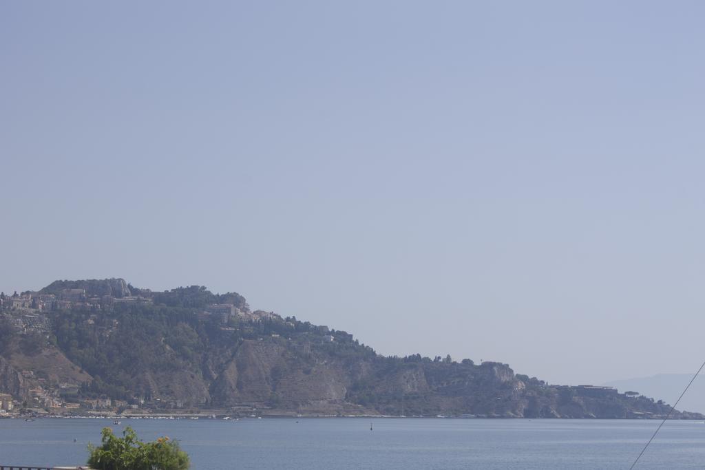 B&B Il Muro Vecchio จีอาร์ดีนี นักซอส ภายนอก รูปภาพ