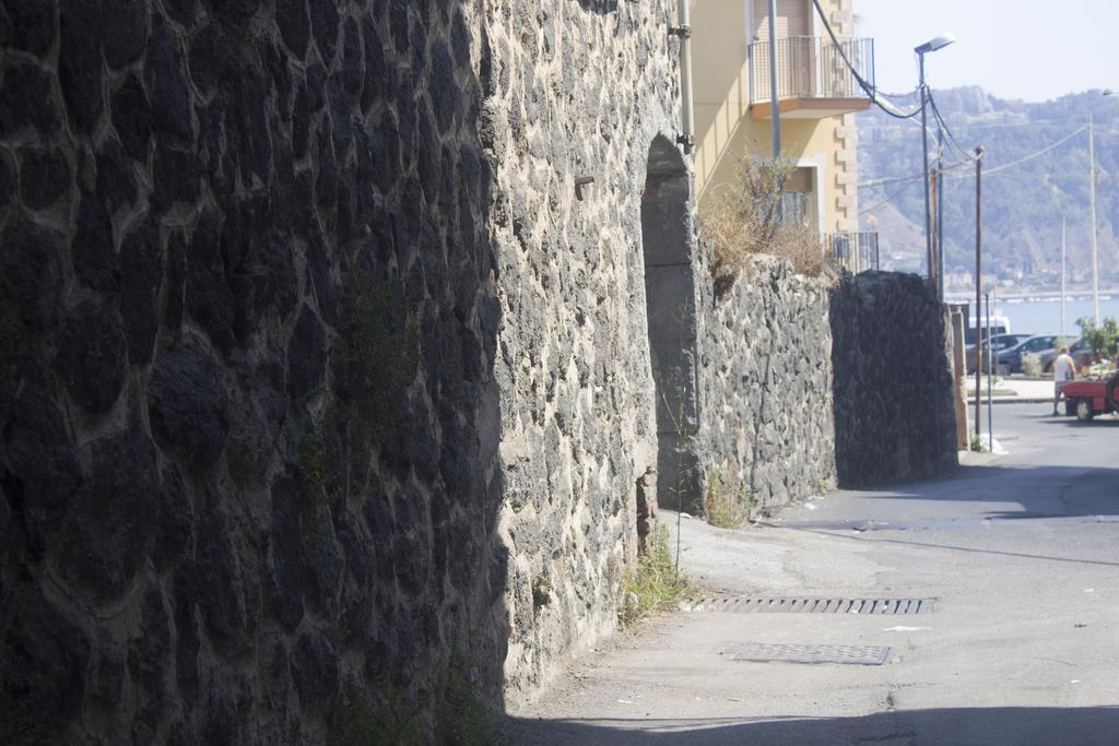 B&B Il Muro Vecchio จีอาร์ดีนี นักซอส ภายนอก รูปภาพ