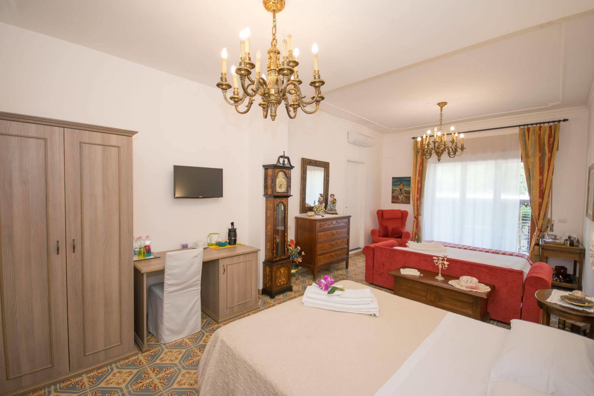 B&B Il Muro Vecchio จีอาร์ดีนี นักซอส ภายนอก รูปภาพ